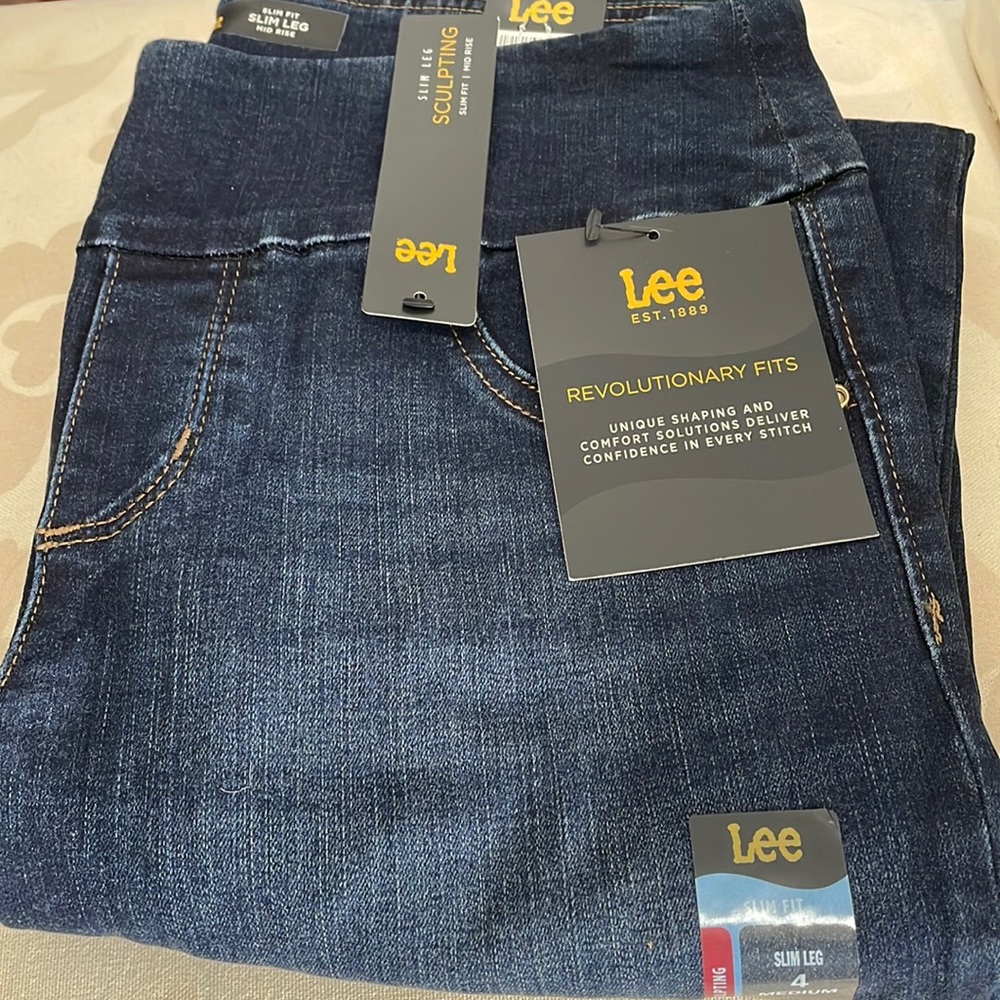 Lee Women's Sculpting Fit Slim Leg Pull on Jean
